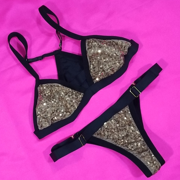 Like New. Perfect Condition. BEACH BUNNY AFTER DARK BIKINI SET - Picture 1 of 8